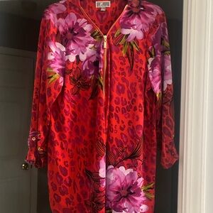 JM COLLECTION TOP IN BEAUTIFUL FLORAL PATTERN